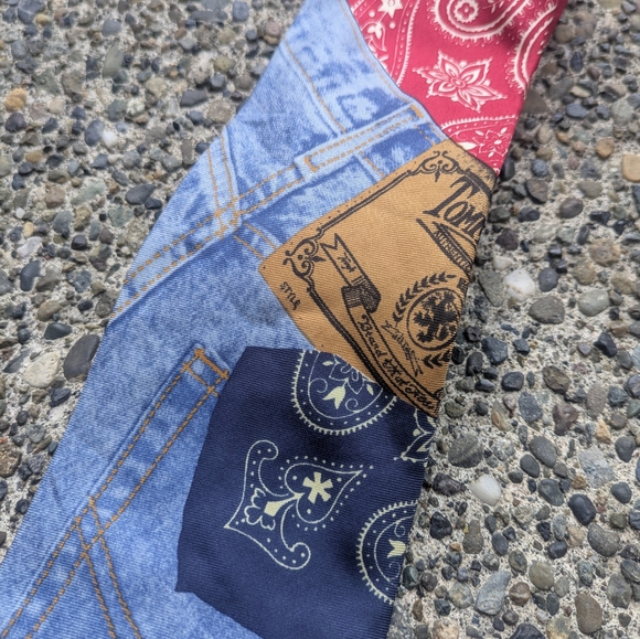 Tommy Hilfiger Vintage Bandana Denim Print Italian Silk Tie - Picture 2 of 6